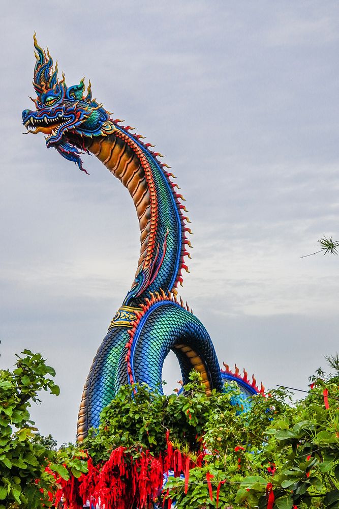 Dragon statue giant, religion, free public domain CC0 photo.