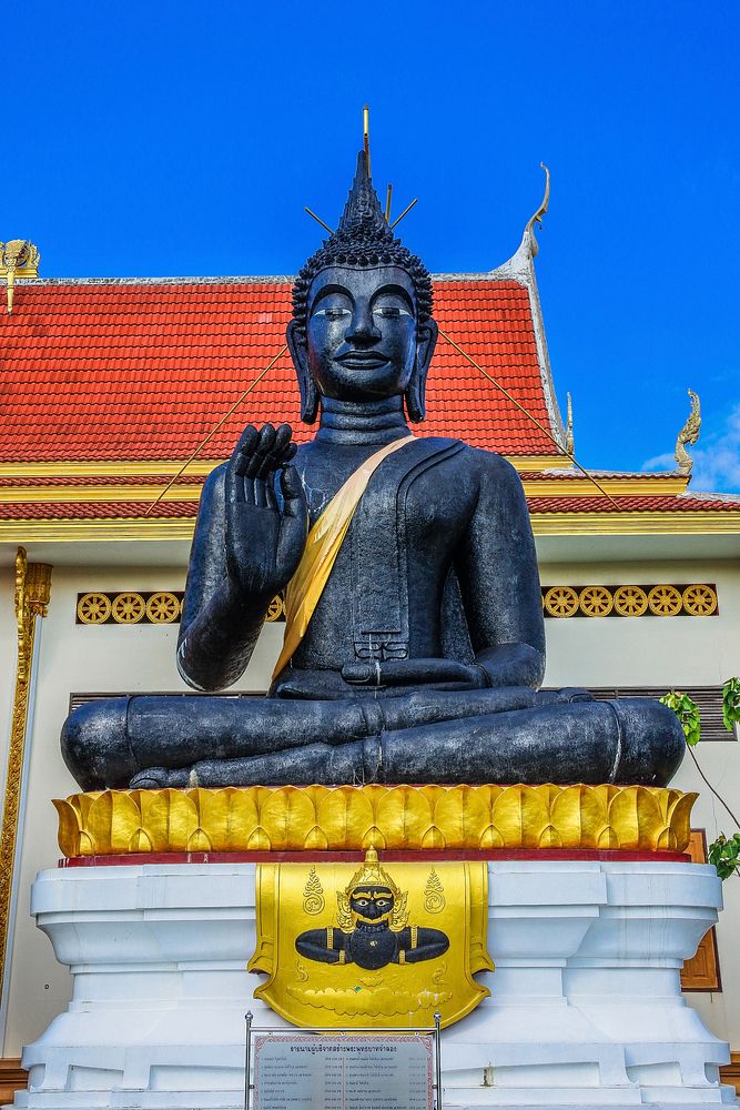 Free statue of buddha image, public domain CC0 photo.