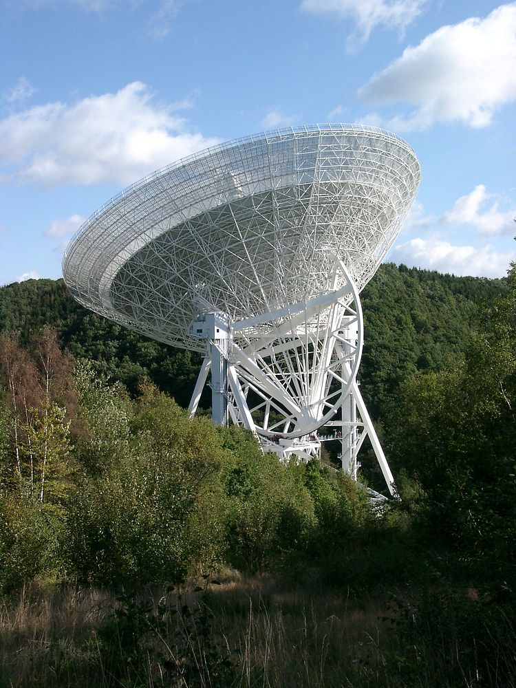 Free Effelsberg 100-m radio telescope image, public domain CC0 photo.