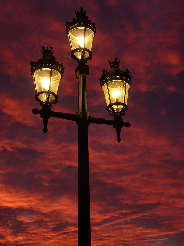 Free street light image, public domain lights CC0 photo.