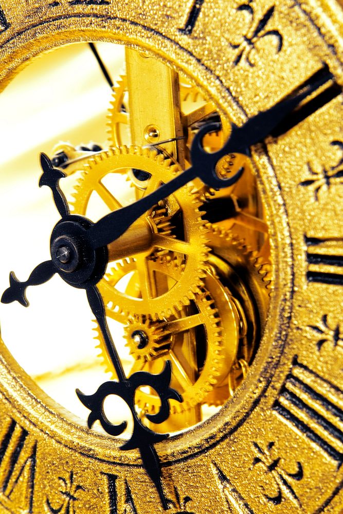 Free close up gold clock image, public domain CC0 photo.