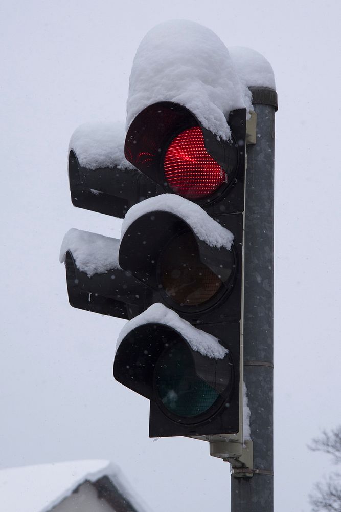 Free snow covered traffic light image, public domain CC0 photo.