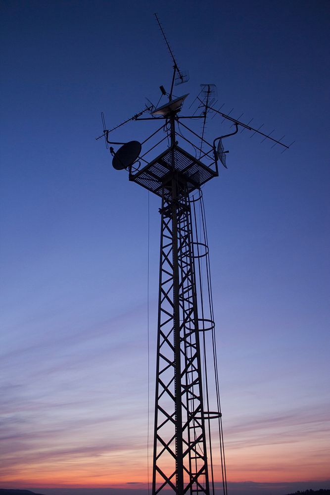 Free telecommunications tower image, public domain antenna CC0 photo.