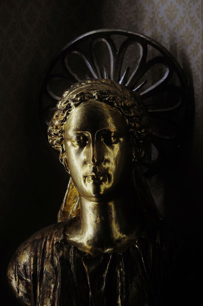 Gold statue of Mary, free public domain CC0 photo