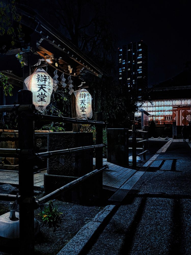 Free Japanese lanterns image, public domain travel CC0 photo.