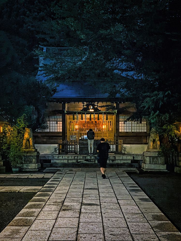 Free torusit at Japanese temple image, public domain travel CC0 photo.