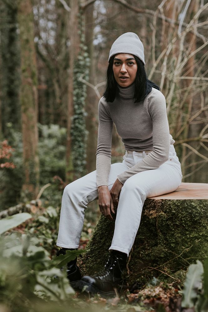 Women's autumn fashion mockup, editable turtleneck sweater and beanie, woman sitting in forest psd