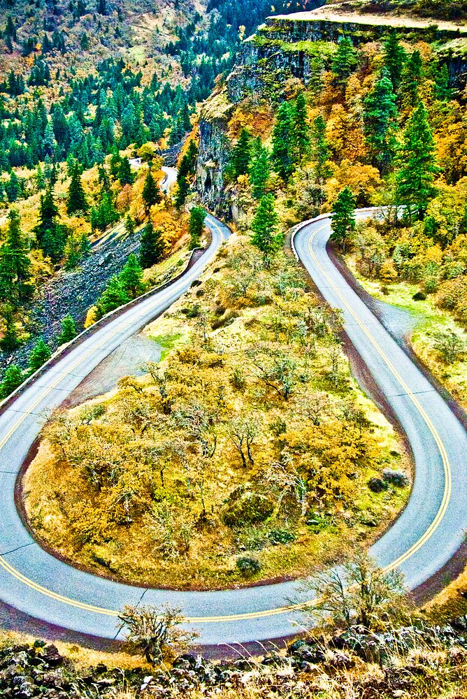 Highway 30 in Fall from Rowena Overlook-Columbia River Gorge Fall Color along curving section of Highway 30 below Rowena…