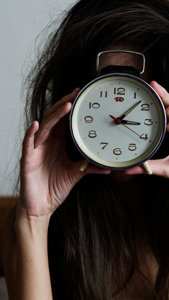 Messy hair girl wakes up with a clock mobile phone wallpaper