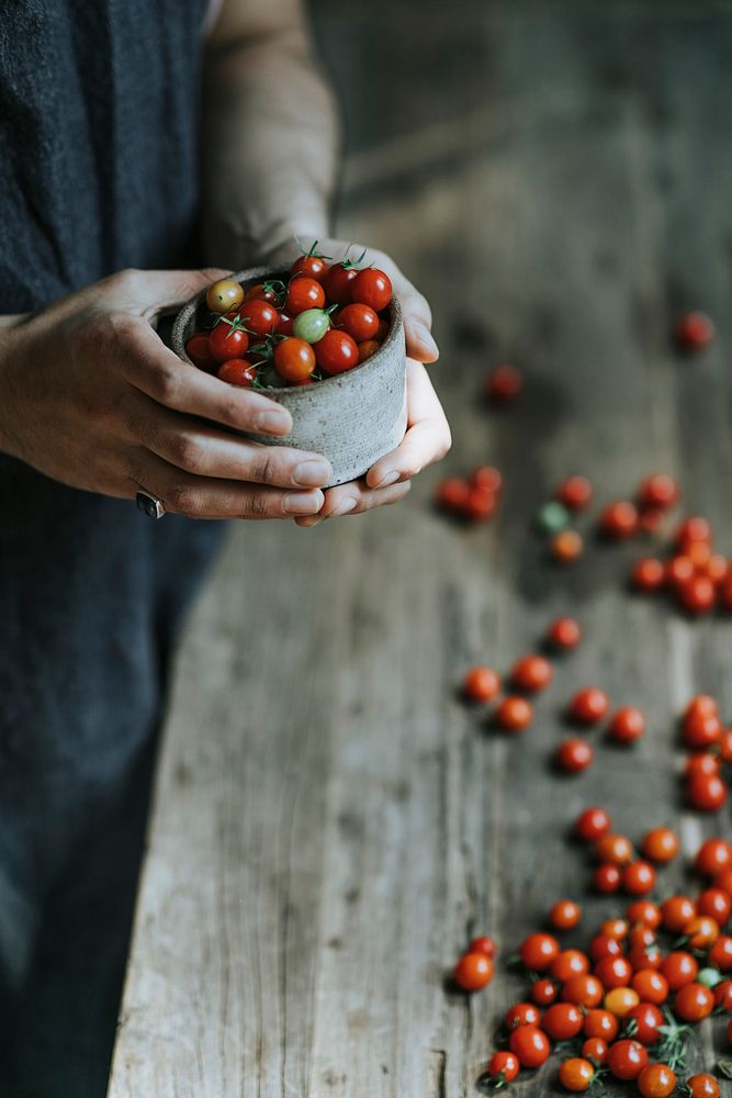 Fresh organic red cherry tomatoes