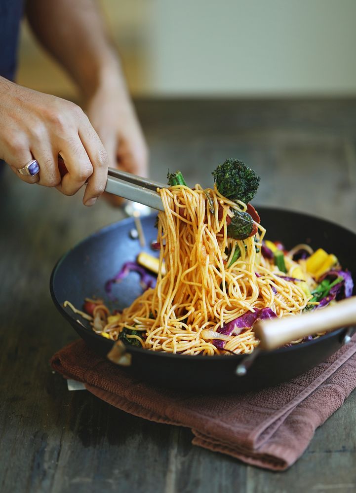 Stir fried spaghetti with organic vegetables