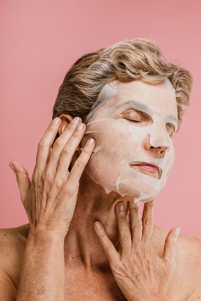Elderly woman wearing a facial mask