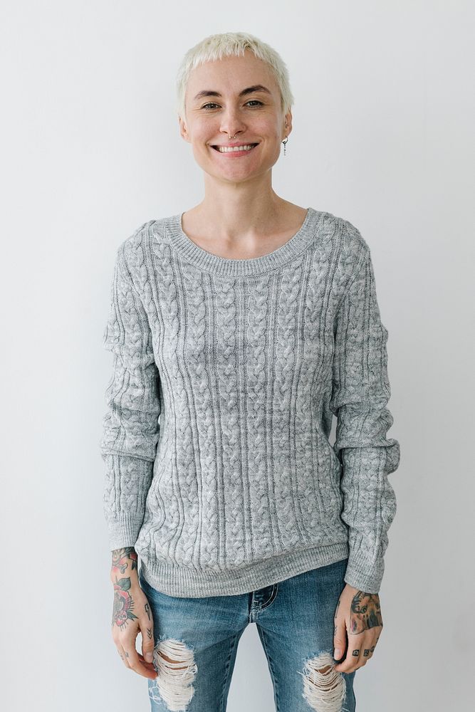 Blond woman in a gray knitted sweater