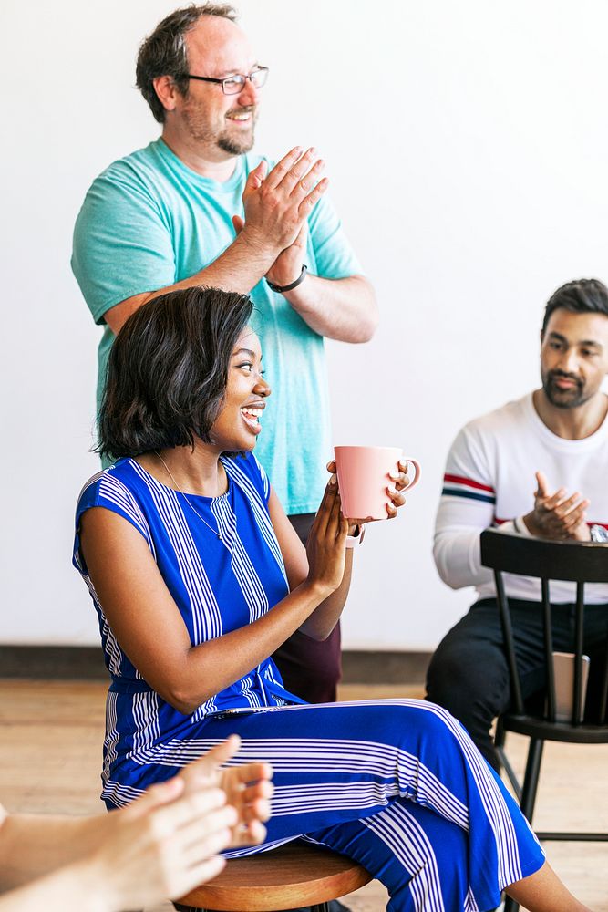 People clapping their hands in a meeting