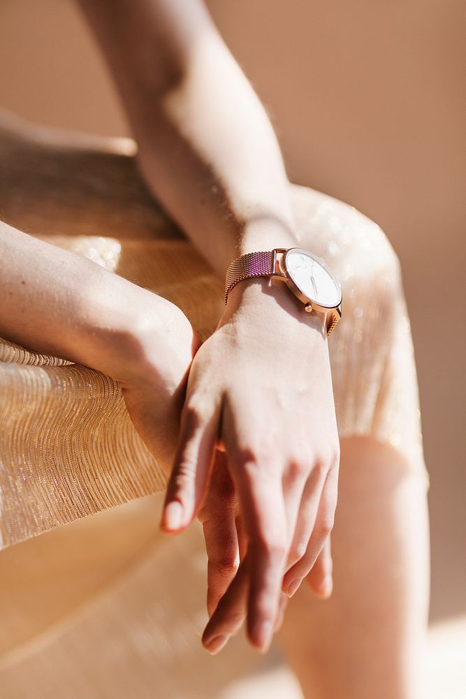 Woman wearing a pink gold wristwatch
