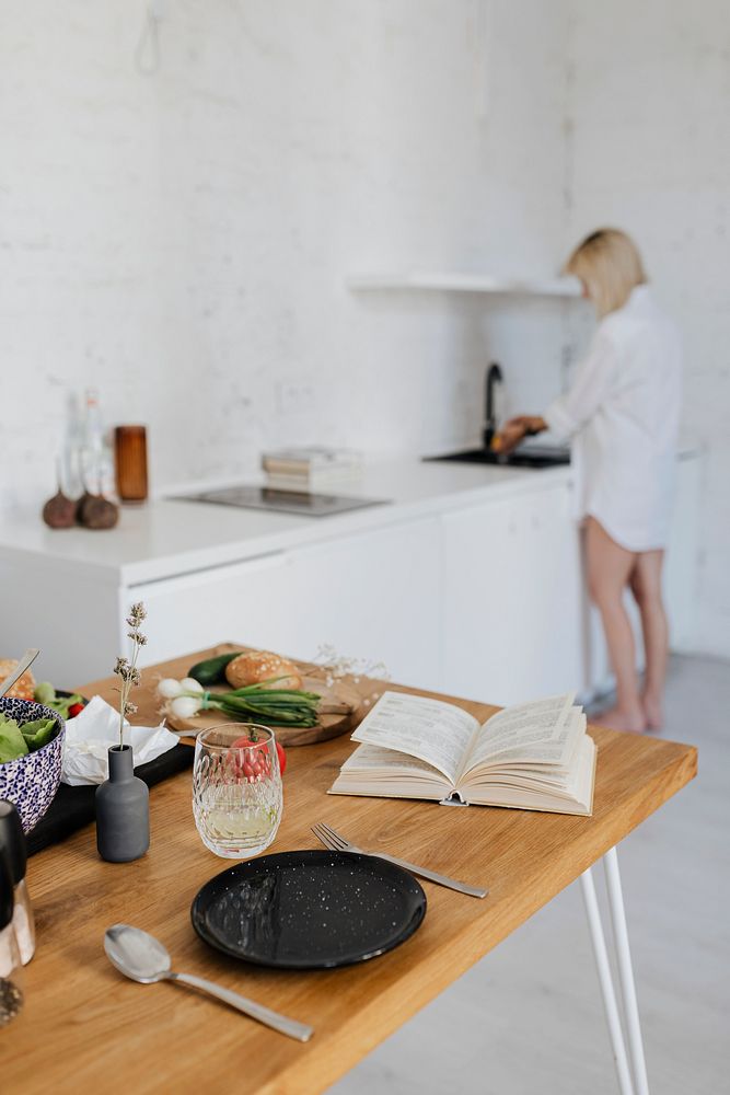 Expecting mother washing dishes in the kitcheb