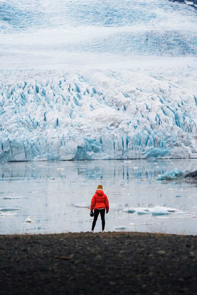 Female photographer at the glacier Fjallsj&ouml;kull in Iceland