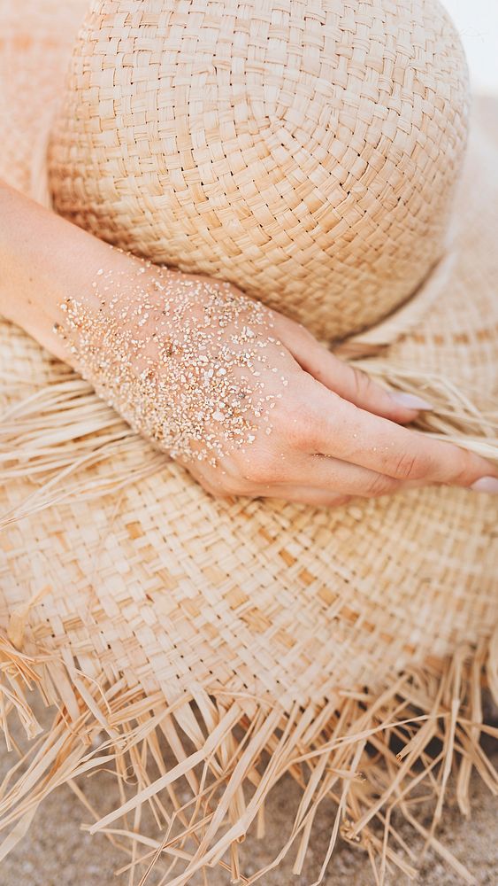 Sandy hand touch a straw hat mobile phone wallpaper