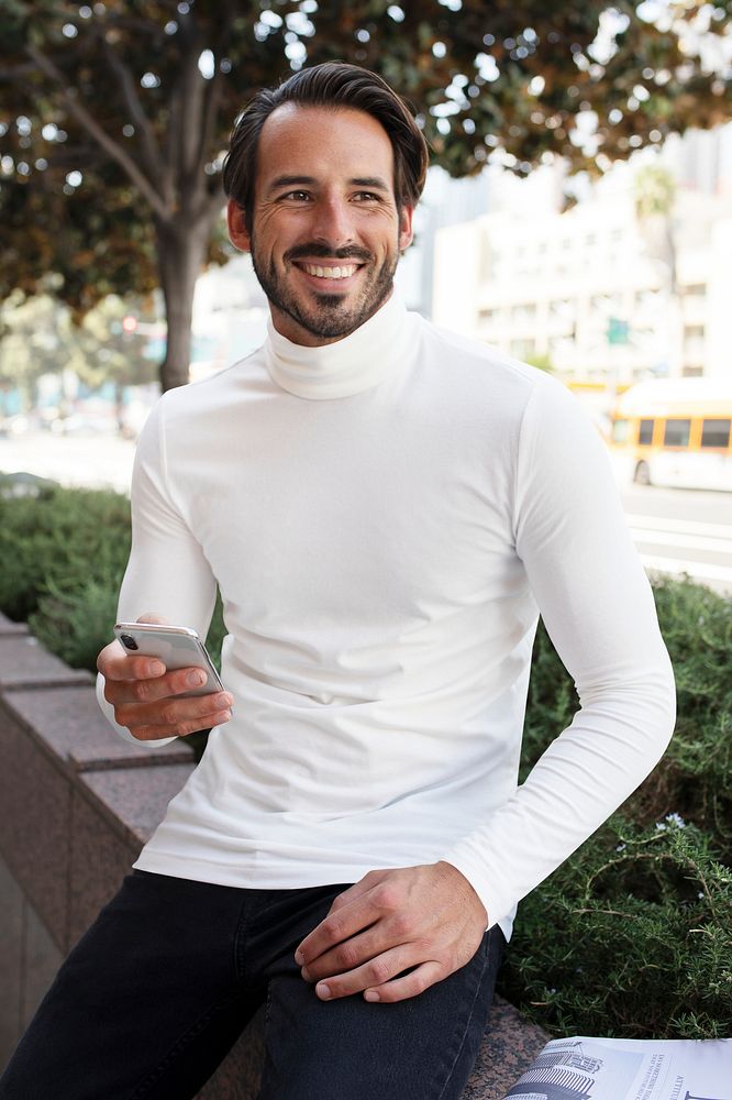 Businessman in turtleneck mockup psd sitting and smiling in the city