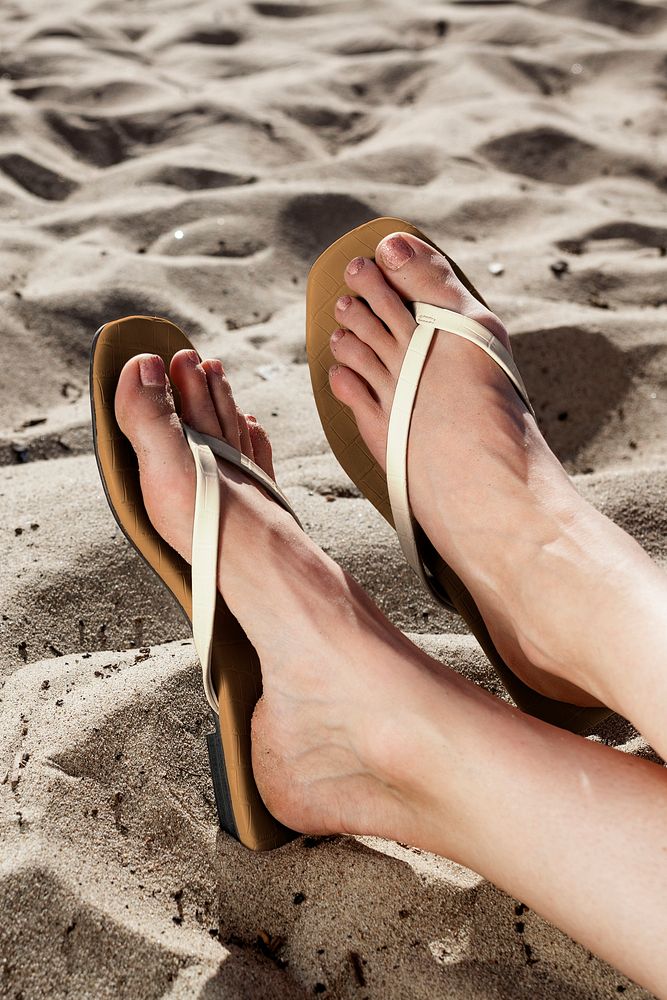 B sandals mockup psd women&rsquo;s beach apparel shoot