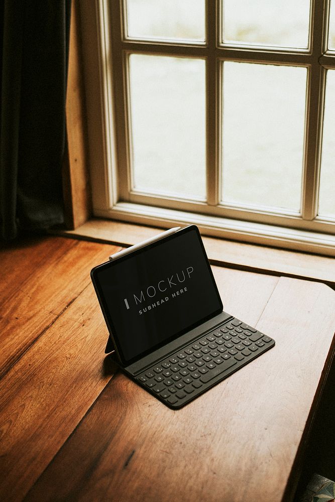 Digital tablet psd wallpaper on wooden table