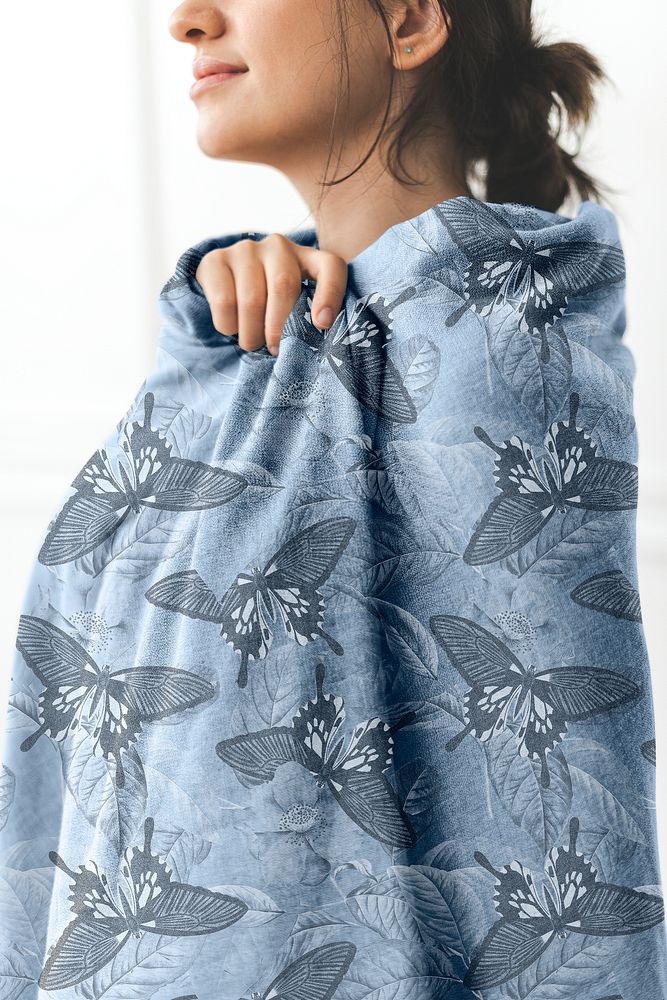 Throw blanket mockup psd in butterfly pattern living concept