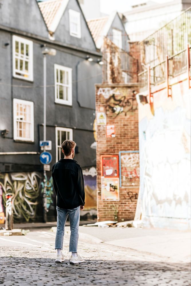 Man traveling in the city 