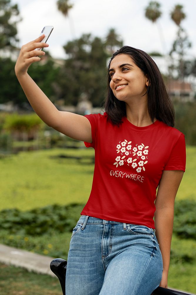 Women&rsquo;s tee mockup psd, red design, casual wear fashion