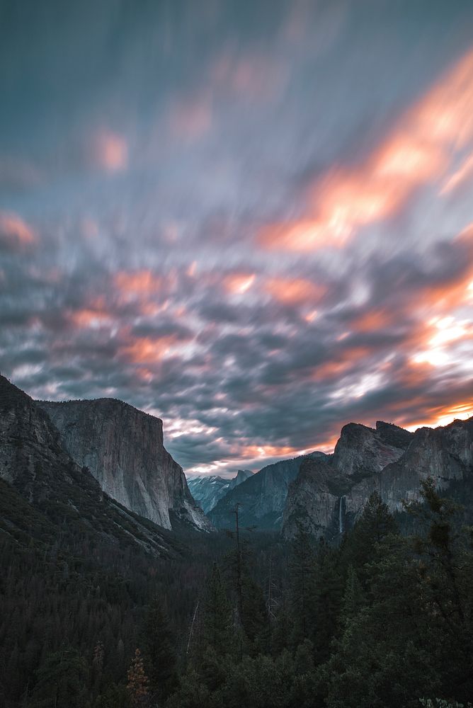 View of mountains in Yosemite National Park, California