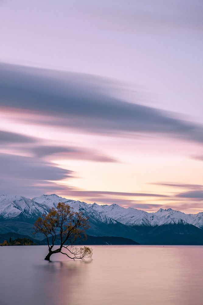 Natural scene of lake Wanaka, New Zealand