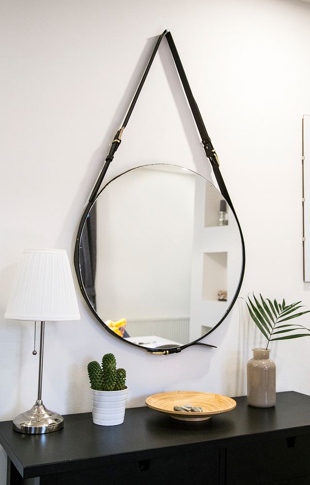 Round mirror hanged with leather straps