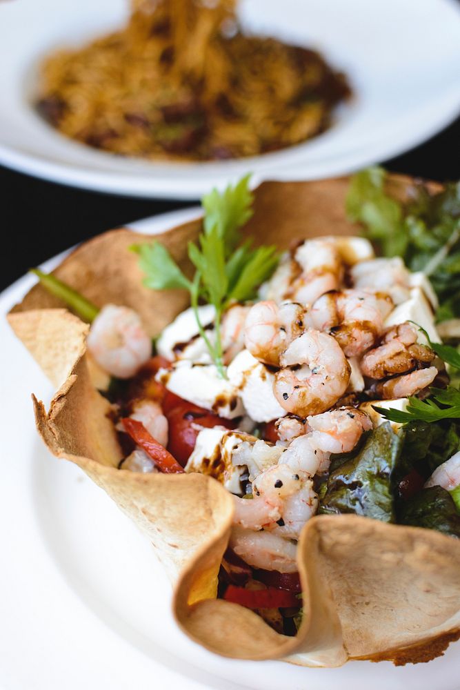 Salad with shrimp and feta cheese