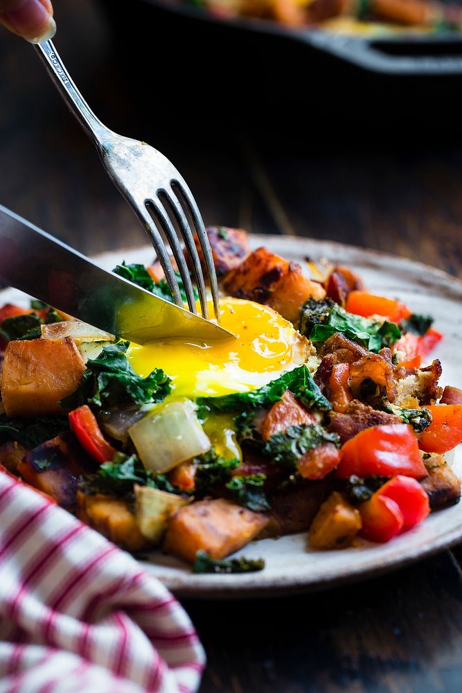 Healthy Paleo sweet potato breakfast hash with bacon