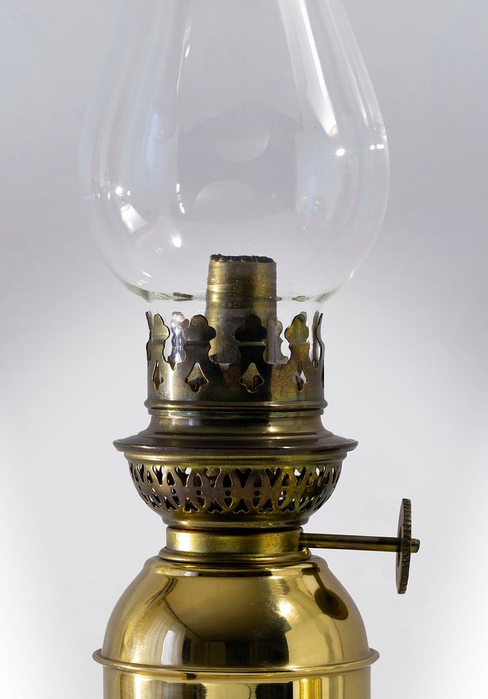 Kerosene lamp. Free public domain CC0 photo