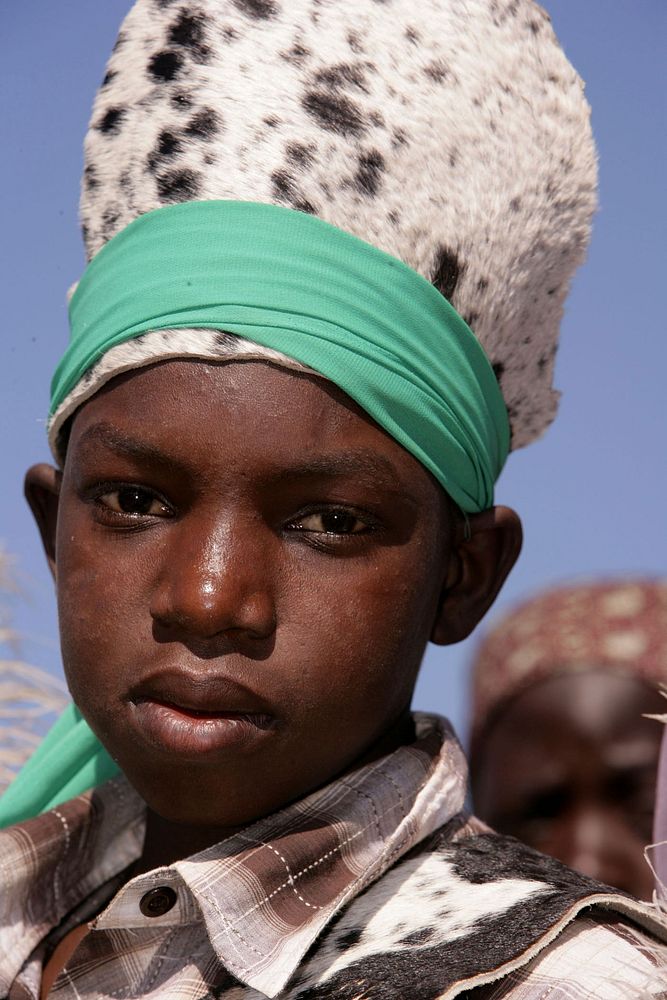 Mozambican villagers celebrate training with Marines