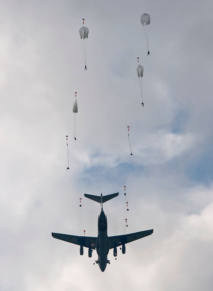 Canadian forces participate in airborne operations during Rapid Trident 2011 Yavoriv, Ukraine.