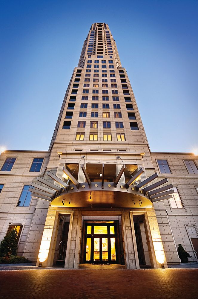 MOATL-Front Entrance, luxury condo, Atlanta. Free public domain CC0 photo.