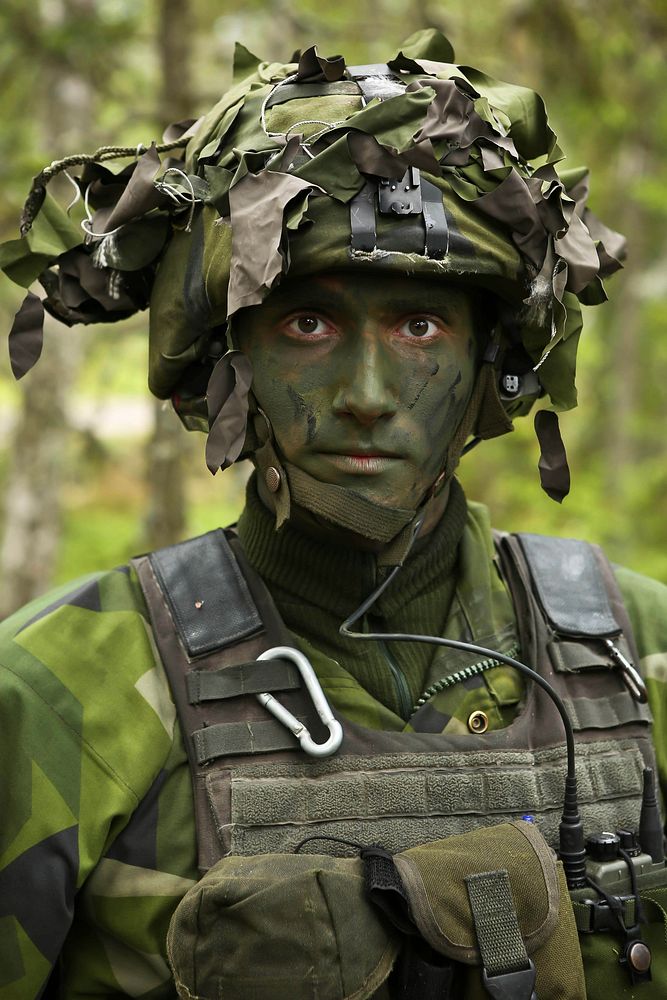 UTO, Sweden (June 8, 2016) A Swedish Marine from 2nd Amphibious Battalion prepares to participate in a live-fire exercise…