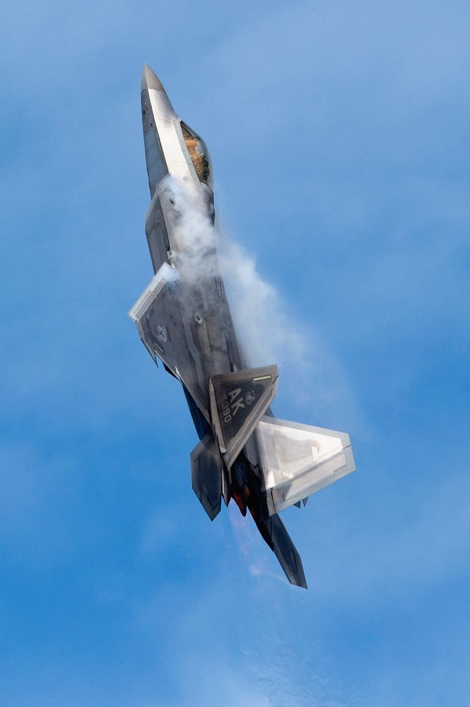 Arctic Thunder Open House 2018A U.S. Air Force F-22 Raptor piloted by a member of the Air Combat Command F-22 Demonstration…