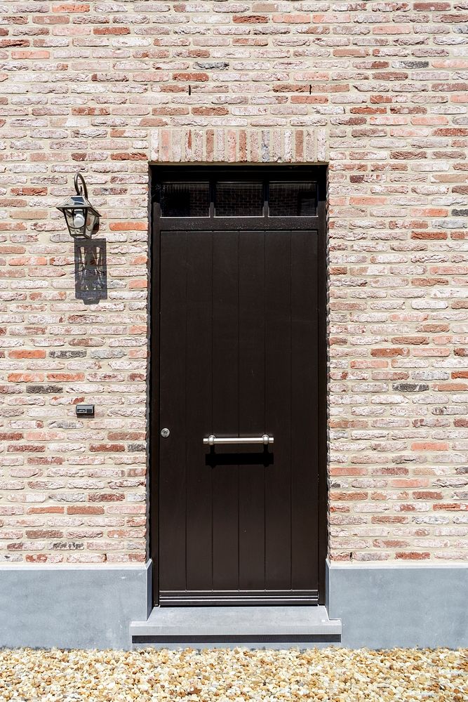 Modern house door, architecture. Free public domain CC0 photo.