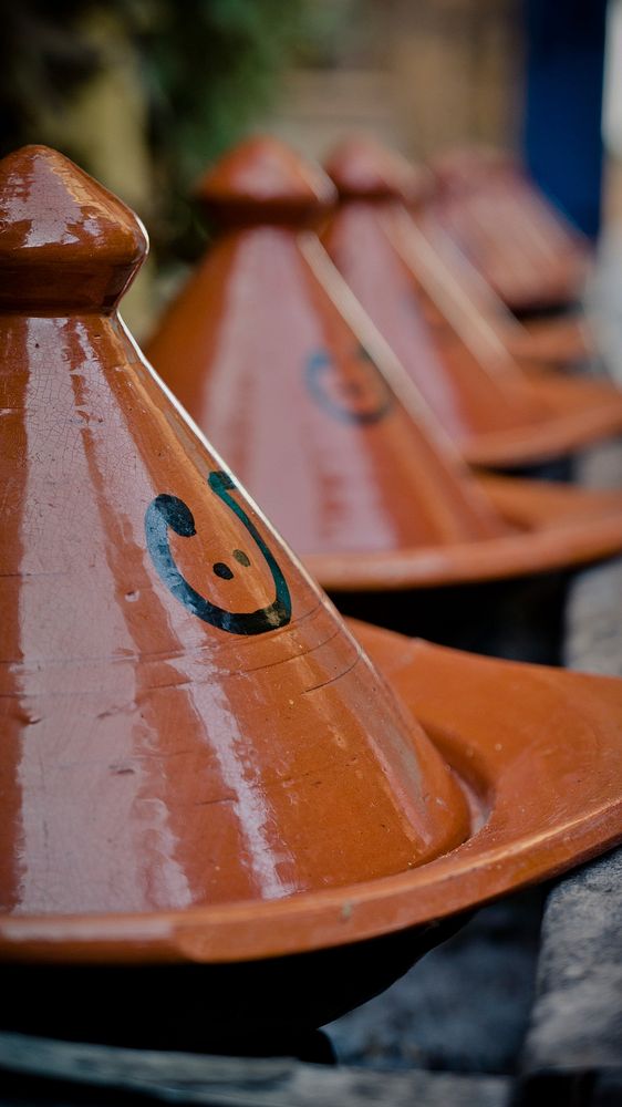 Clay bowls, cookware. Free public domain CC0 image.