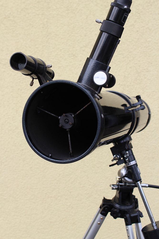 Telescope on tripod. Free public domain CC0 photo.