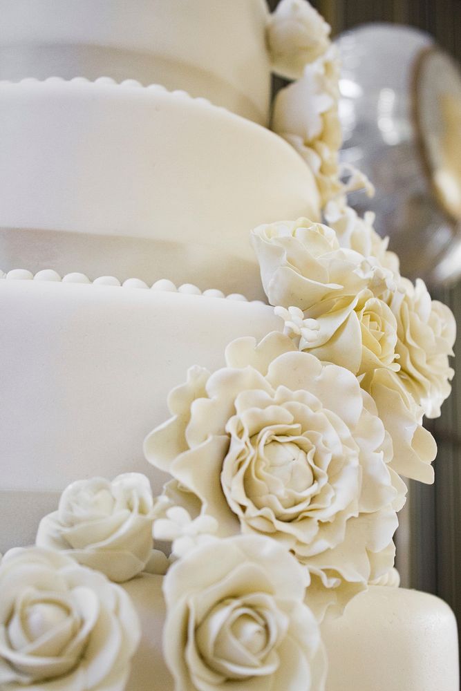 Wedding cake decoration. Free public domain CC0 image.