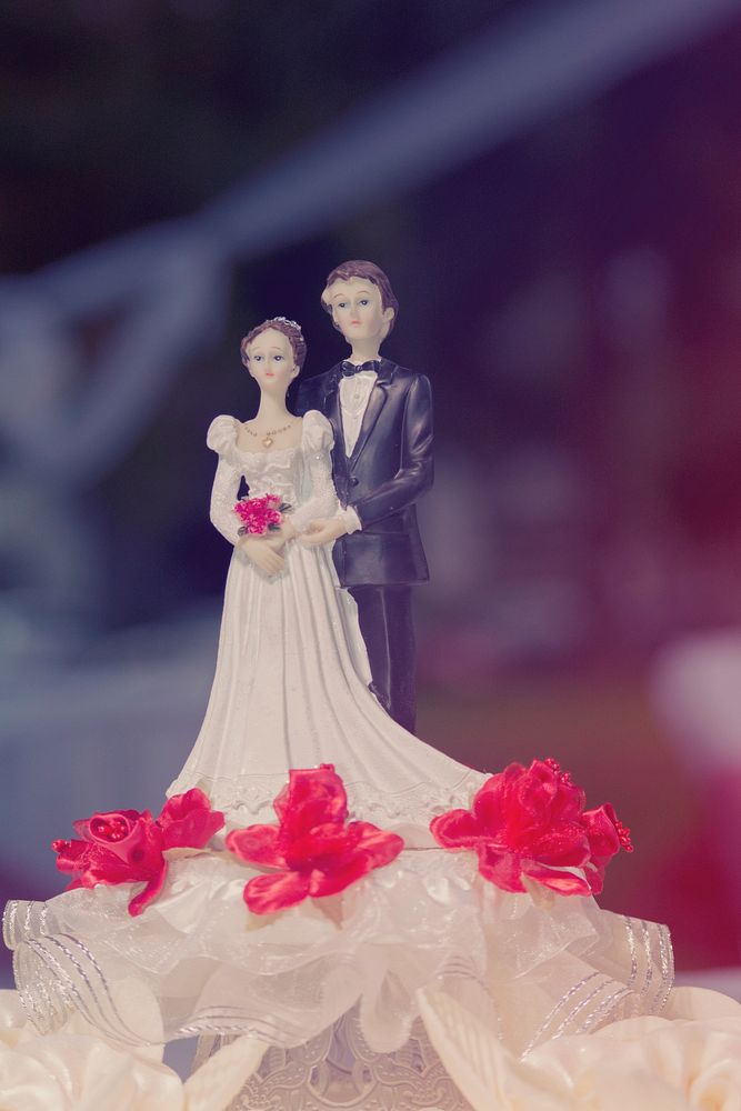 Wedding cake decoration. Free public domain CC0 image.