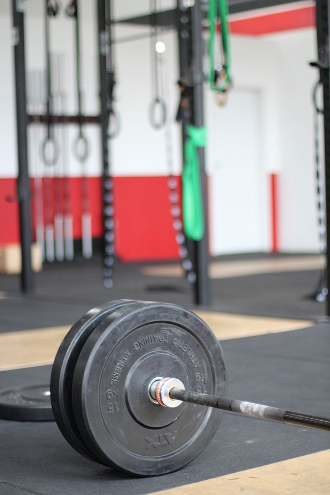 Closeup on weight plates on bar in gym. Free public domain CC0 image.