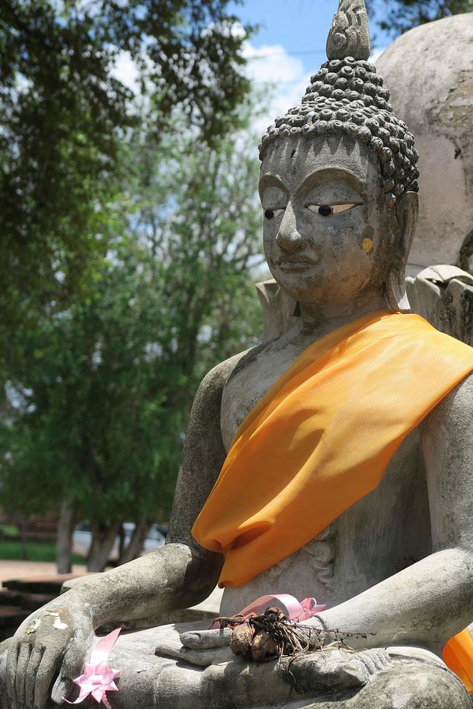 Peaceful Buddha statue background. Free public domain CC0 image.