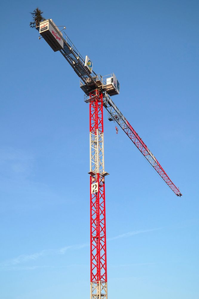 Construction crane. Free public domain CC0 photo.