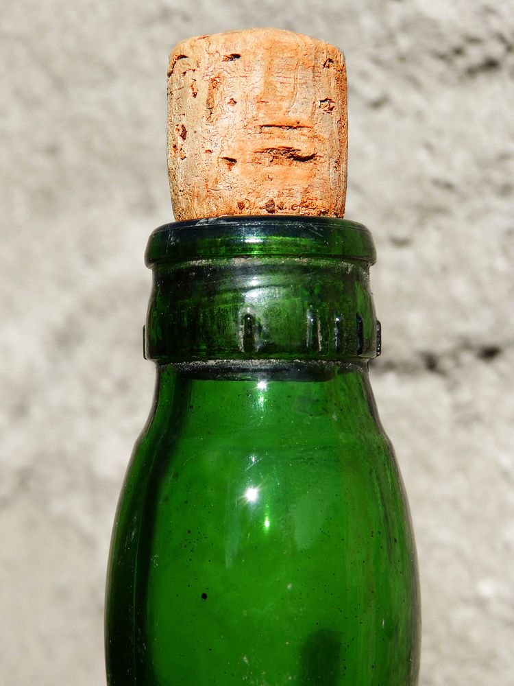 Empy green glass bottle with a cap. Free public domain CC0 image