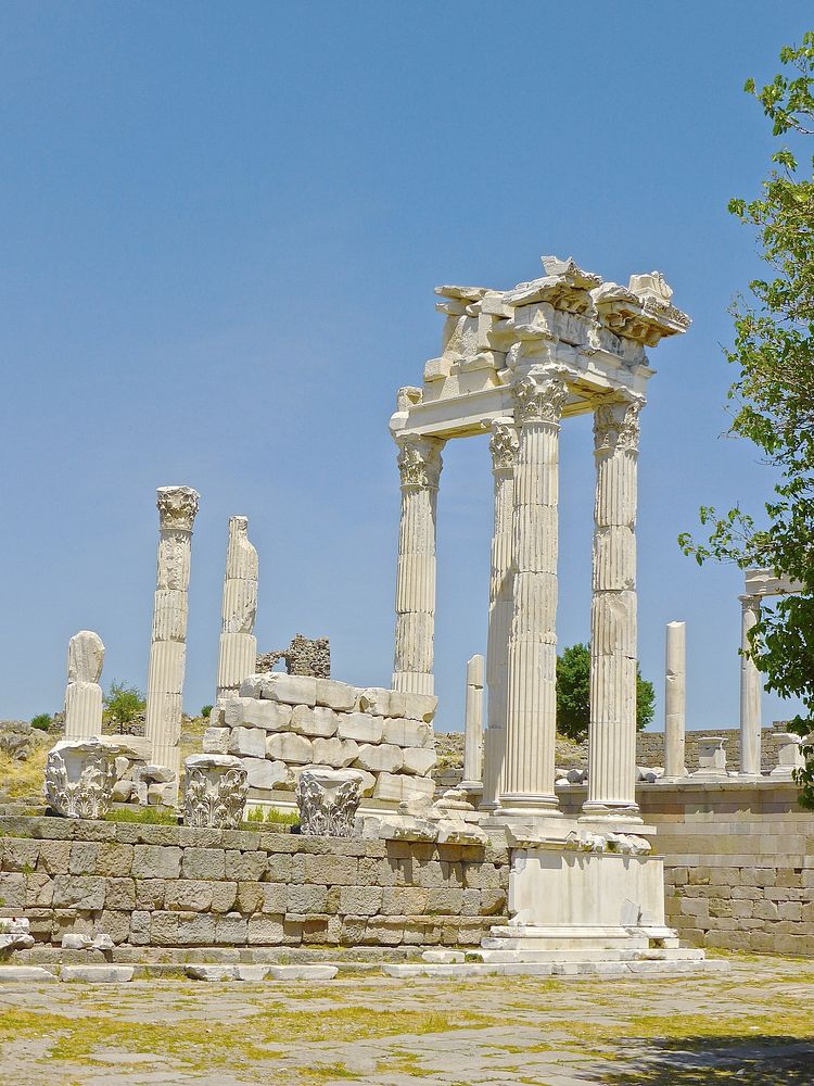 Ancient temple architecture with columns, Turkey. Free public domain CC0 image.