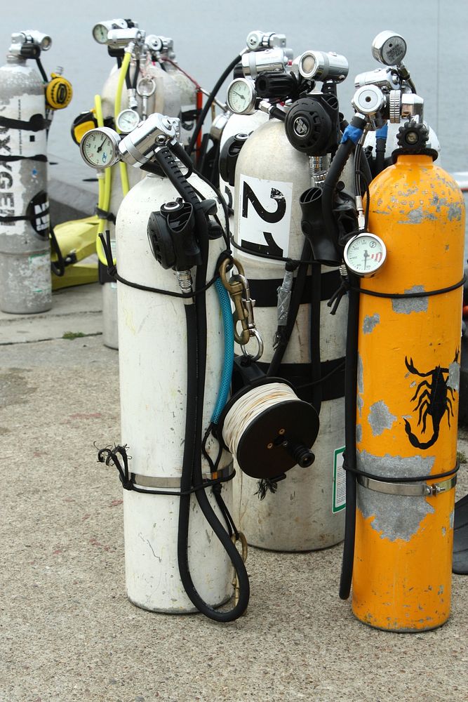 Oxygen tank for divers. Free public domain CC0 image.